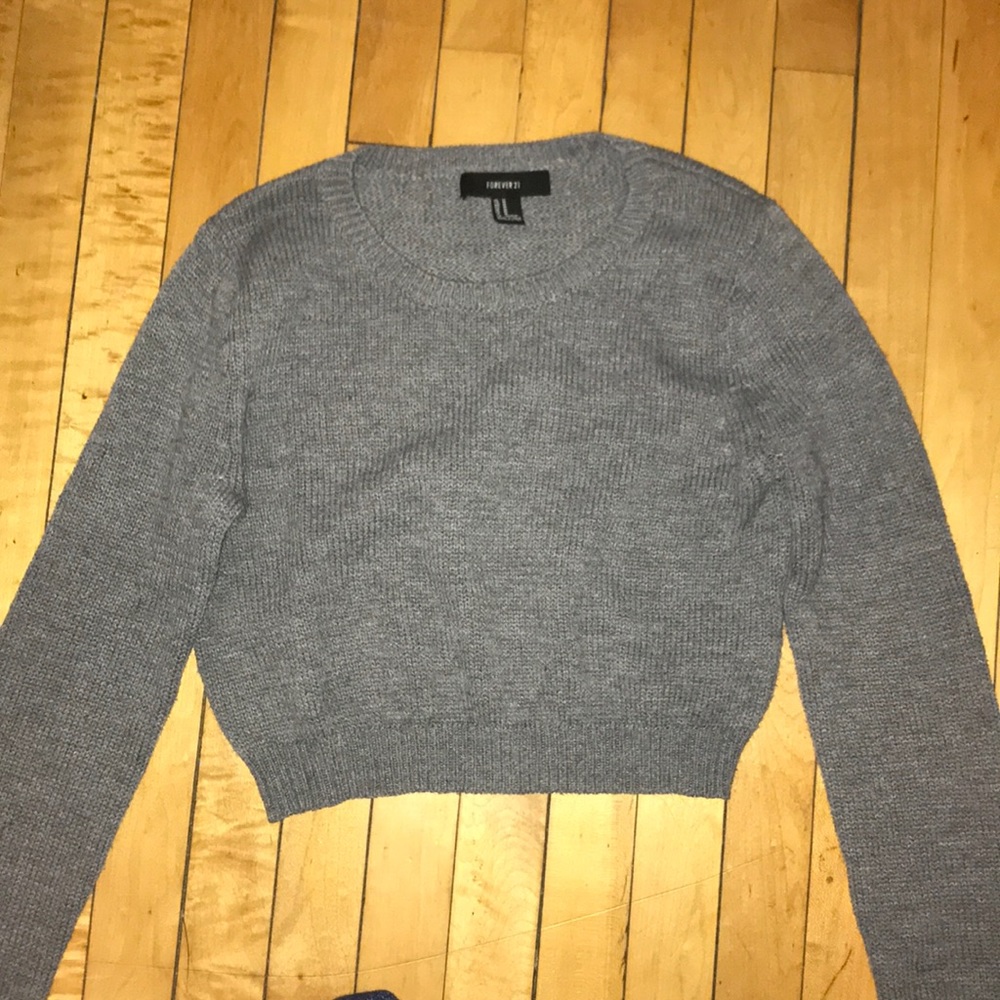 Cropped grey sweater